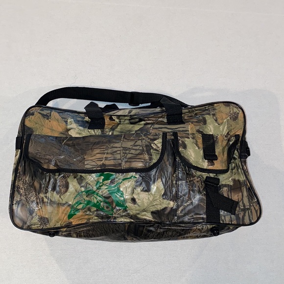 Mossy Oak Bags Missy Oak Break Up Camouflage Duffel Bag Poshmark